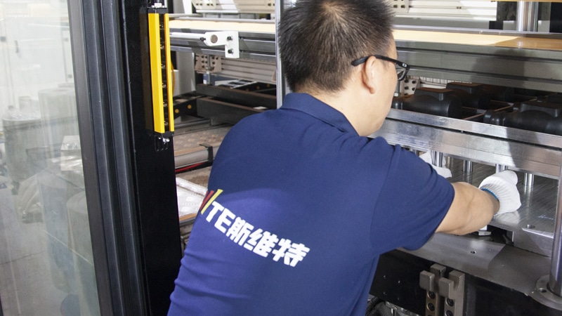 Thermoforming machine mold change