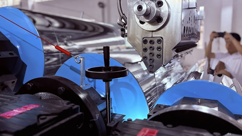 Three-roll-calender-for-plastic-sheet-extrusion