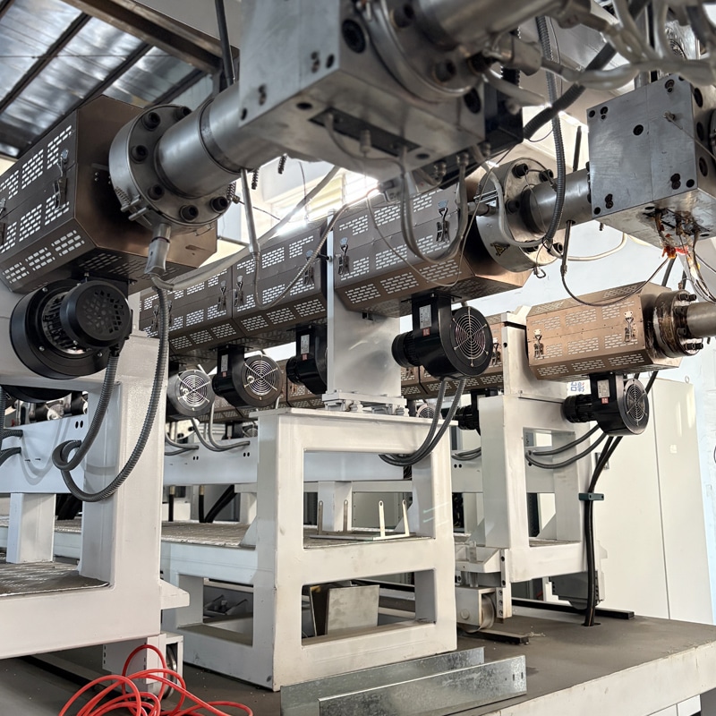 Three-screw five-layer co-extrusion sheet extrusion line
