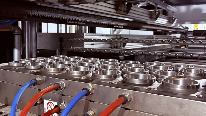 Cup-forming-mold-_-in-mold-cutting