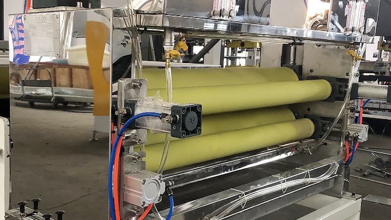 Plastic Sheet extrusion oiling device